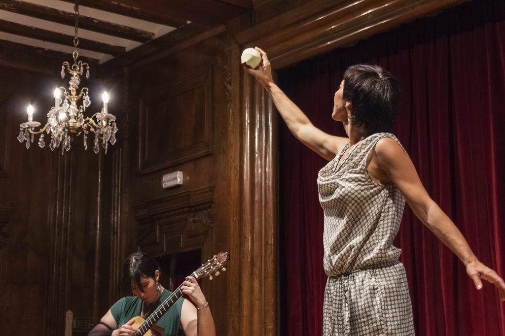 Las Seis Doncellas de Juan Ramón Jimenez. Interpretado por Silvia Nogales y Esther Acevedo. Ilustrado por Laura Ferreiro (www.sozosuru.com)