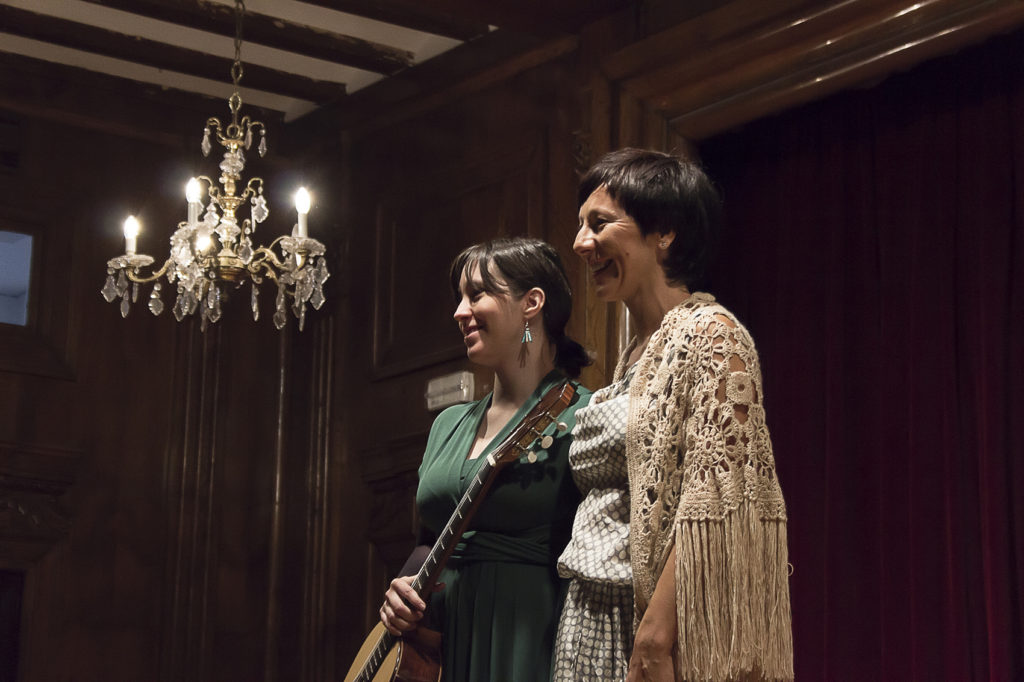 Las Seis Doncellas de Juan Ramón Jimenez. Interpretado por Silvia Nogales y Esther Acevedo. Ilustrado por Laura Ferreiro (www.sozosuru.com)